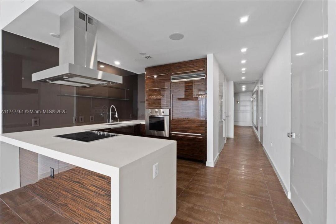 1100 Biscayne Blvd 3502, Miami, Florida 33132, USA