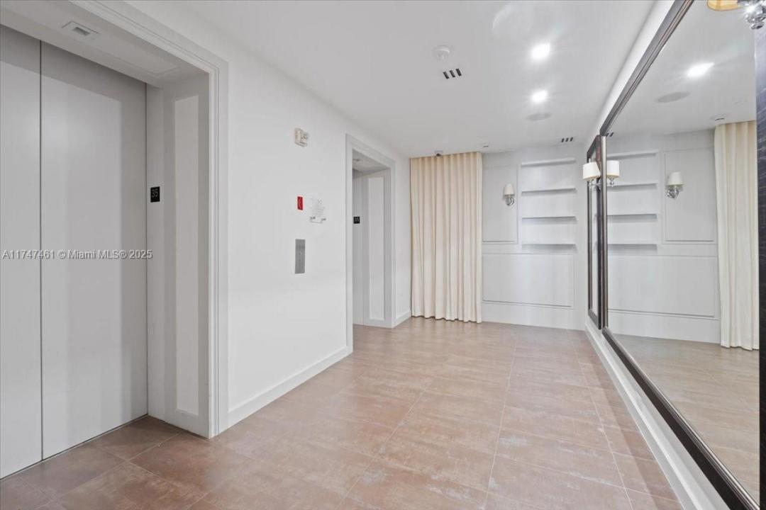 1100 Biscayne Blvd 3502, Miami, Florida 33132, USA