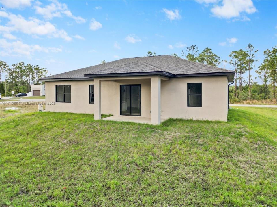 2717 20th St W, Lehigh Acres, Florida 33971