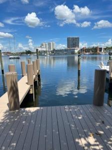 Hallandale Beach, Florida 33009, USA