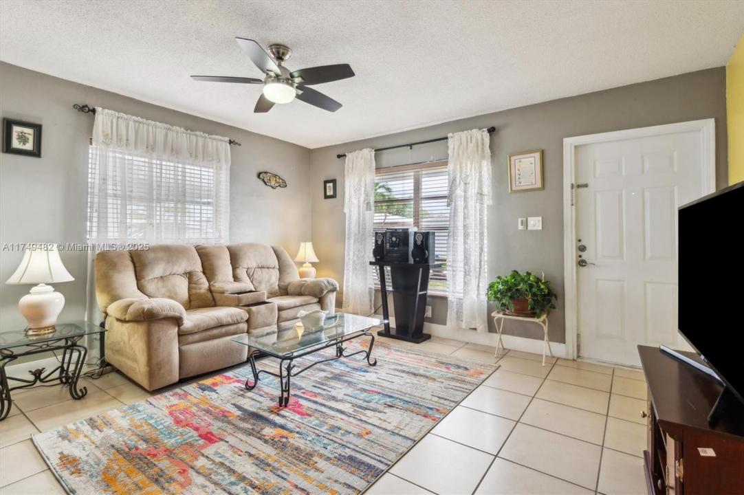 5707 NW 85th Ave, Margate, Florida 33321, USA