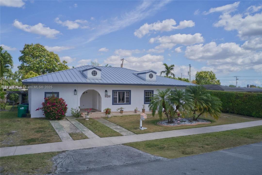10745 Westwood Lake Dr, Miami, Florida 33165, USA