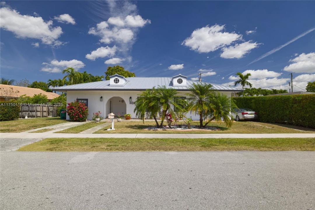 10745 Westwood Lake Dr, Miami, Florida 33165, USA