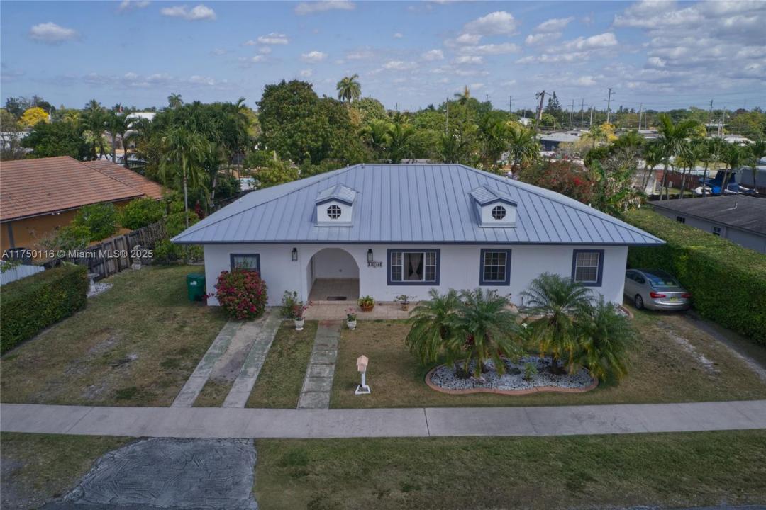 10745 Westwood Lake Dr, Miami, Florida 33165, USA