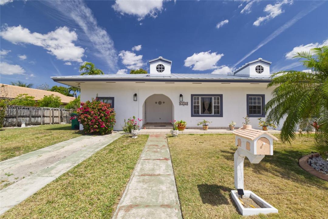 10745 Westwood Lake Dr, Miami, Florida 33165, USA