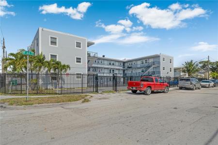 1281 NW 61st St 24, Miami, Florida 33142, USA
