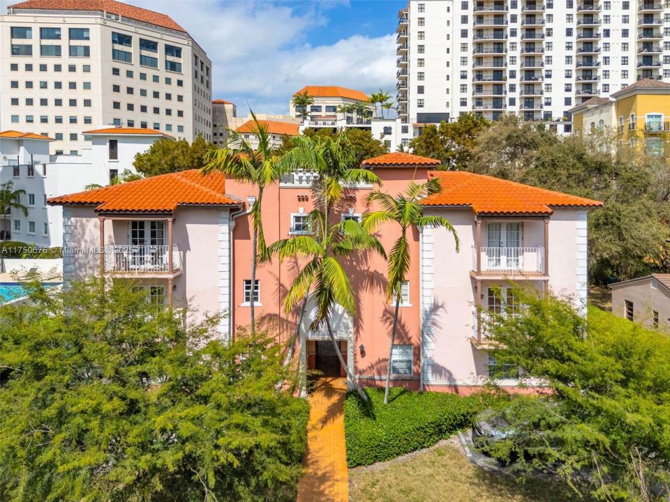 29 Santillane Ave 7, Coral Gables, Florida 33134