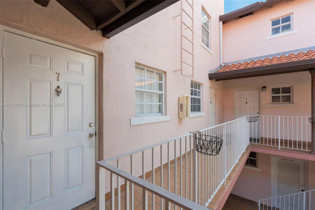 29 Santillane Ave 7, Coral Gables, Florida 33134