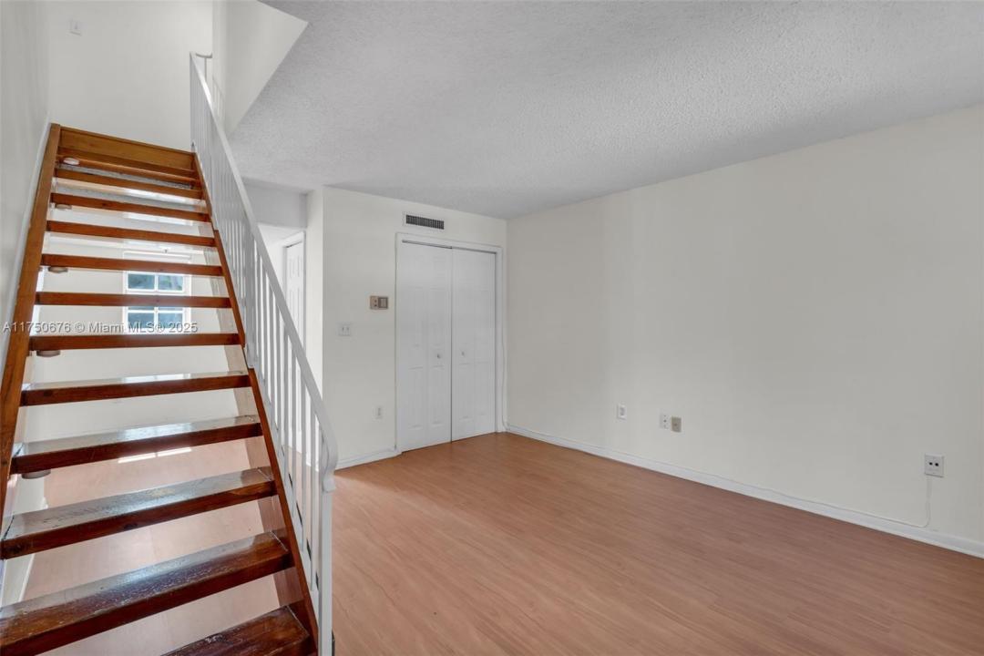 29 Santillane Ave 7, Coral Gables, Florida 33134