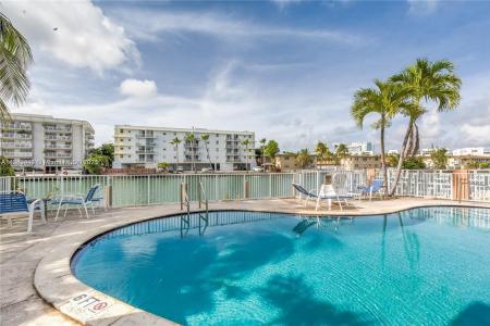 1185 Marseille Dr 205, Miami Beach, Florida 33141, USA