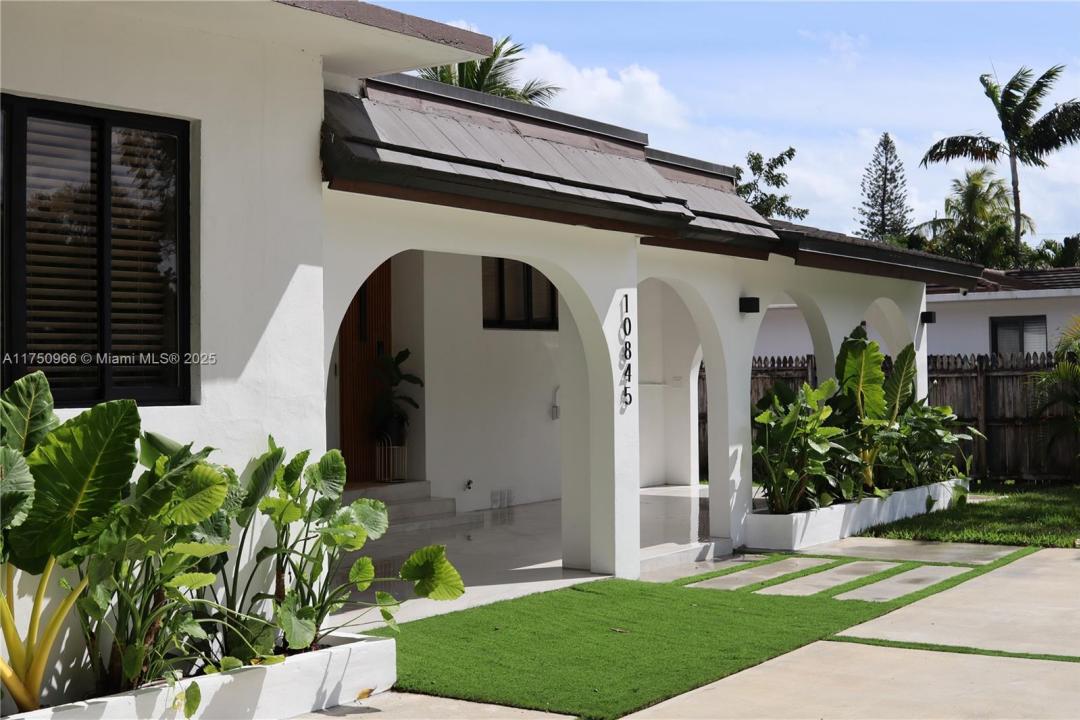 10845 Peachtree Dr 0, Miami, Florida 33161, USA