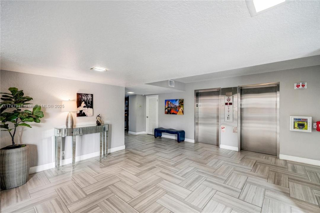 3051 NE 48th St 308, Fort Lauderdale, Флорида 33308, Соединенные Штаты