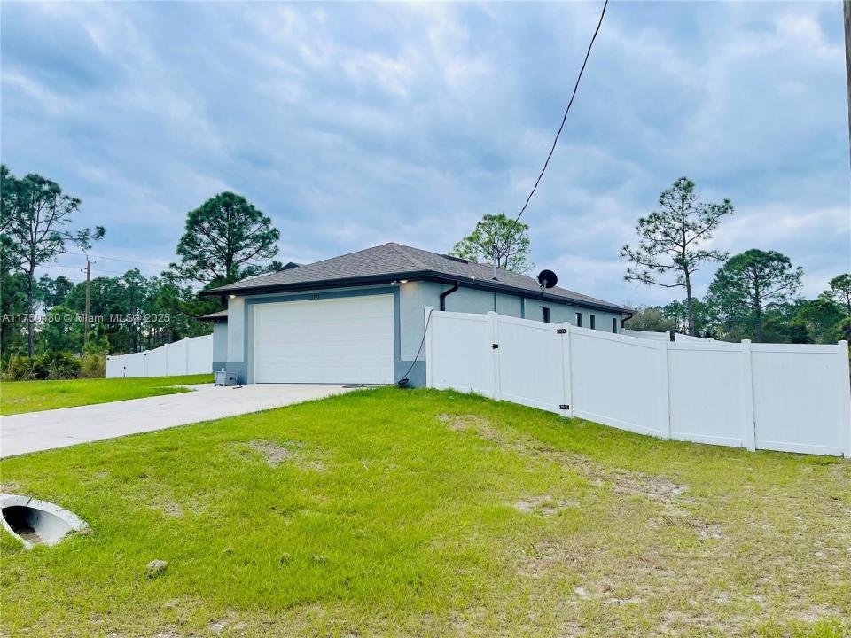 1703 Edison Ave, Lehigh Acres, فلوريدا 33972, الولايات المتحدة