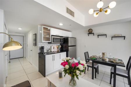 1750 N Bayshore Dr 1214, Miami, Florida 33132, USA