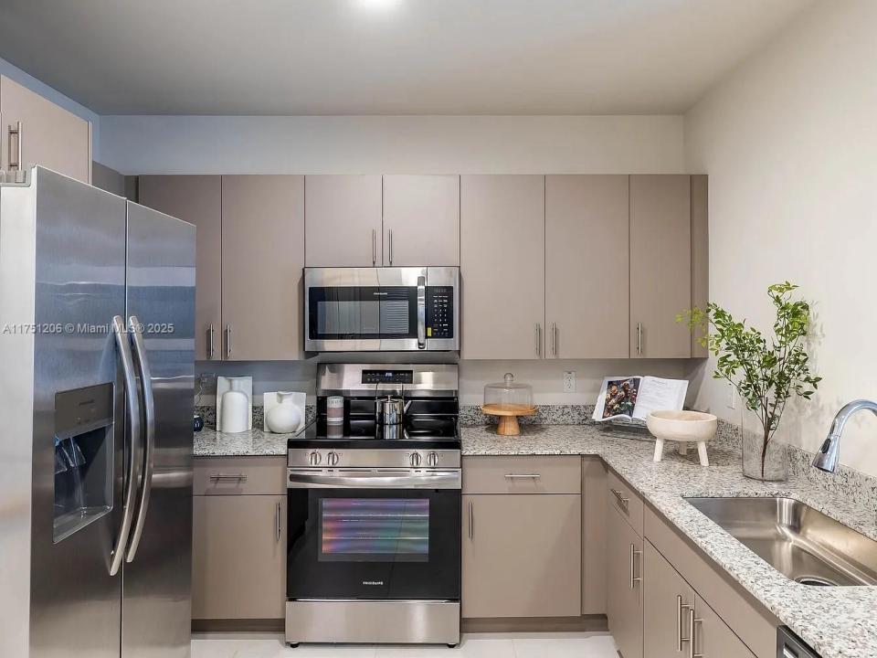 628 NE 2nd St 205, Dania Beach, 佛罗里达州 33004, 美国