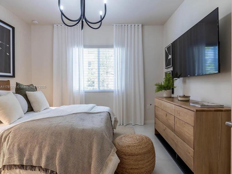 628 NE 2nd St 205, Dania Beach, 佛罗里达州 33004, 美国