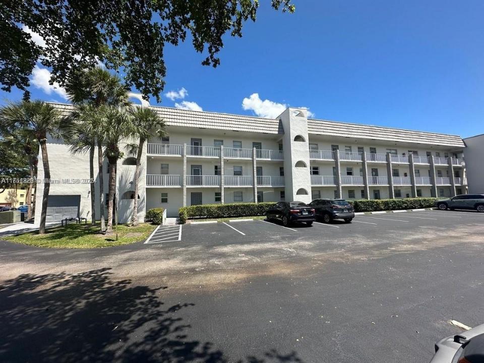 8450 Sunrise Lakes Blvd 306, Sunrise, Florida 33322, Stati Uniti