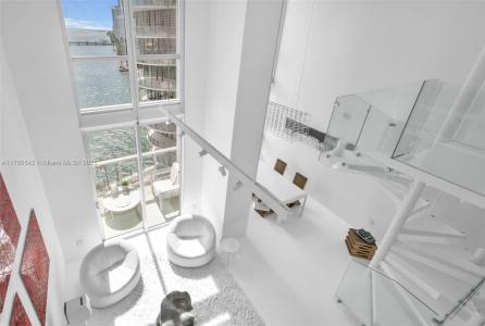 300 S Biscayne Blvd L-1012, Miami, Florida 33131, USA