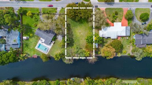 11701 W Biscayne Canal Rd, Miami, Florida 33161, USA