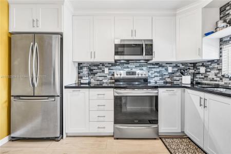 411 S Hollybrook Dr 205, Pembroke Pines, Florida 33025, USA