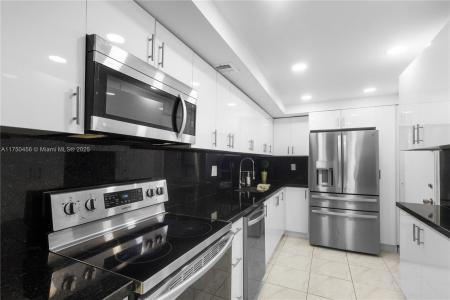 1849 S Ocean Dr 407, Hallandale Beach, Florida 33009, USA