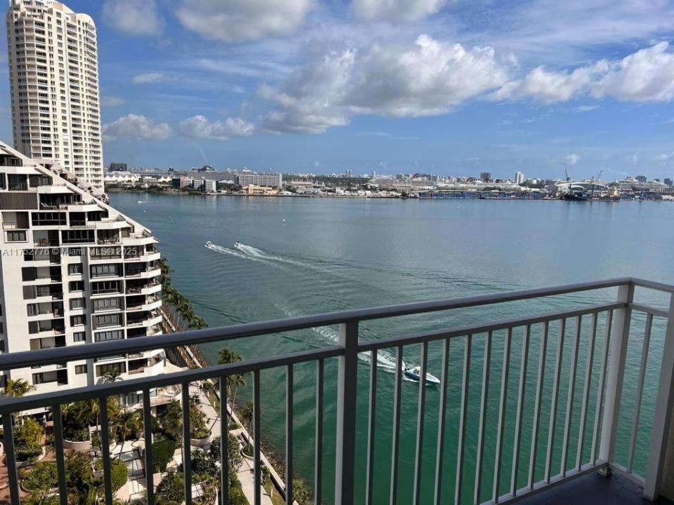 770 Claughton Island Dr 1913, Miami, Florida 33131, USA