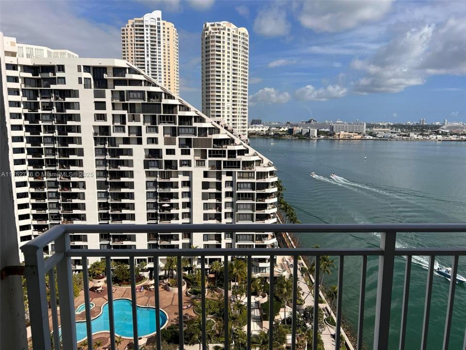 770 Claughton Island Dr 1913, Miami, Florida 33131, USA