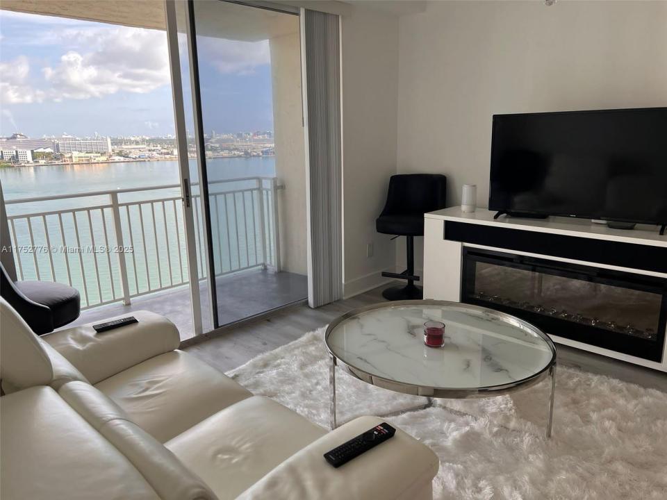 770 Claughton Island Dr 1913, Miami, Florida 33131, USA