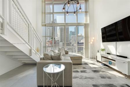 253 NE 2nd St 618, Miami, Florida 33132, USA