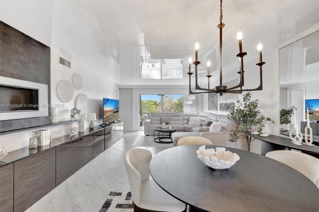 9241 Sunrise Lakes Blvd 308, Sunrise, Florida 33322, Stati Uniti