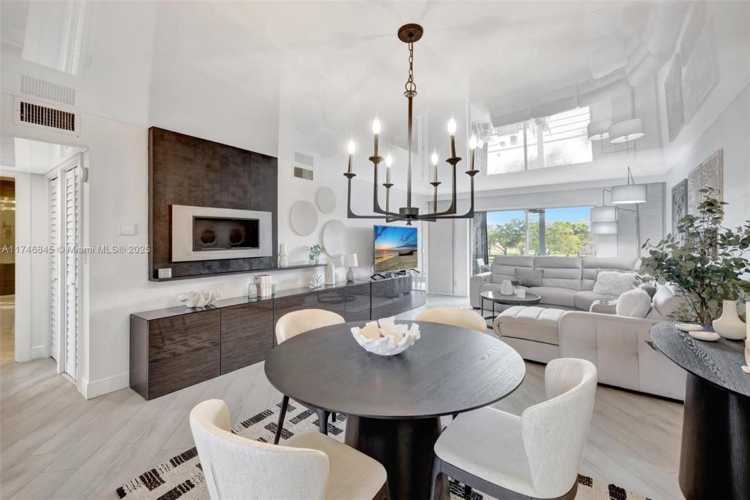 9241 Sunrise Lakes Blvd 308, Sunrise, Florida 33322, Stati Uniti