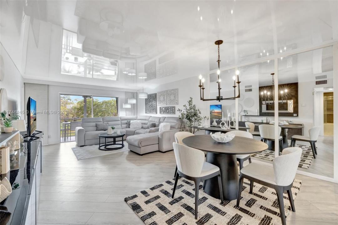 9241 Sunrise Lakes Blvd 308, Sunrise, Florida 33322, Stati Uniti