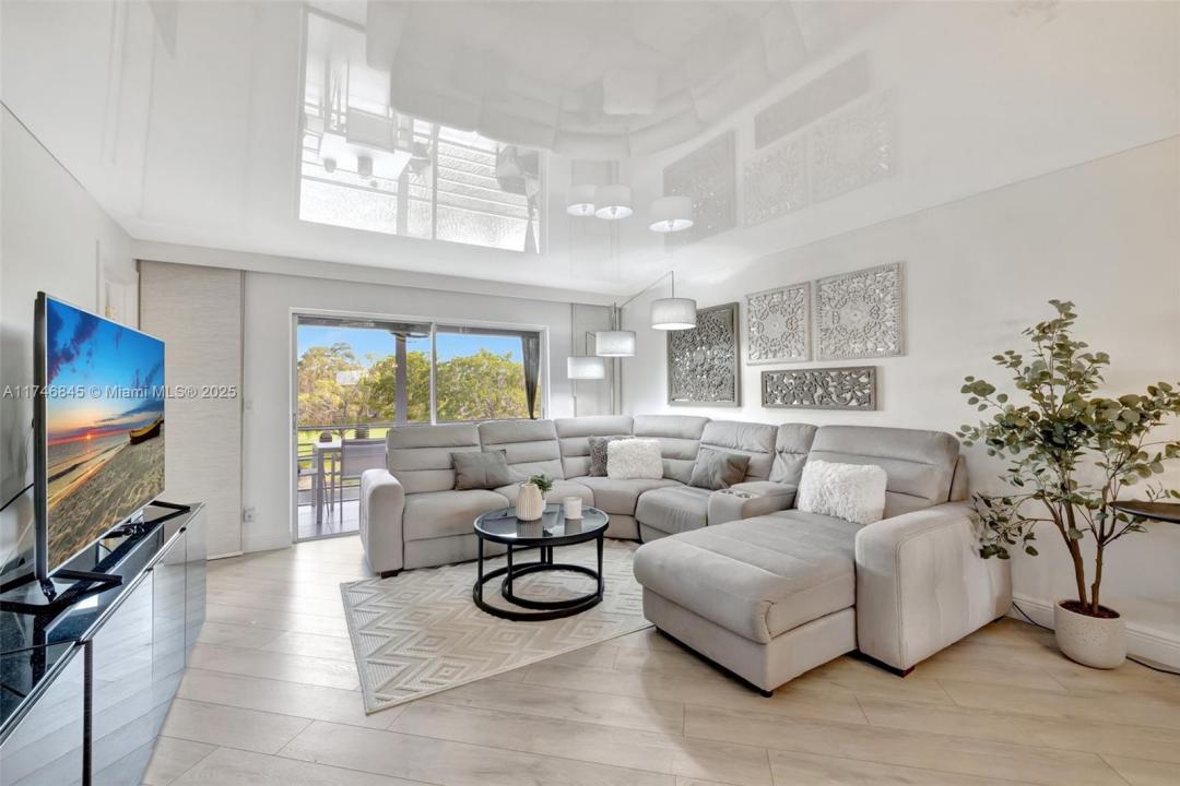 9241 Sunrise Lakes Blvd 308, Sunrise, Florida 33322, Stati Uniti