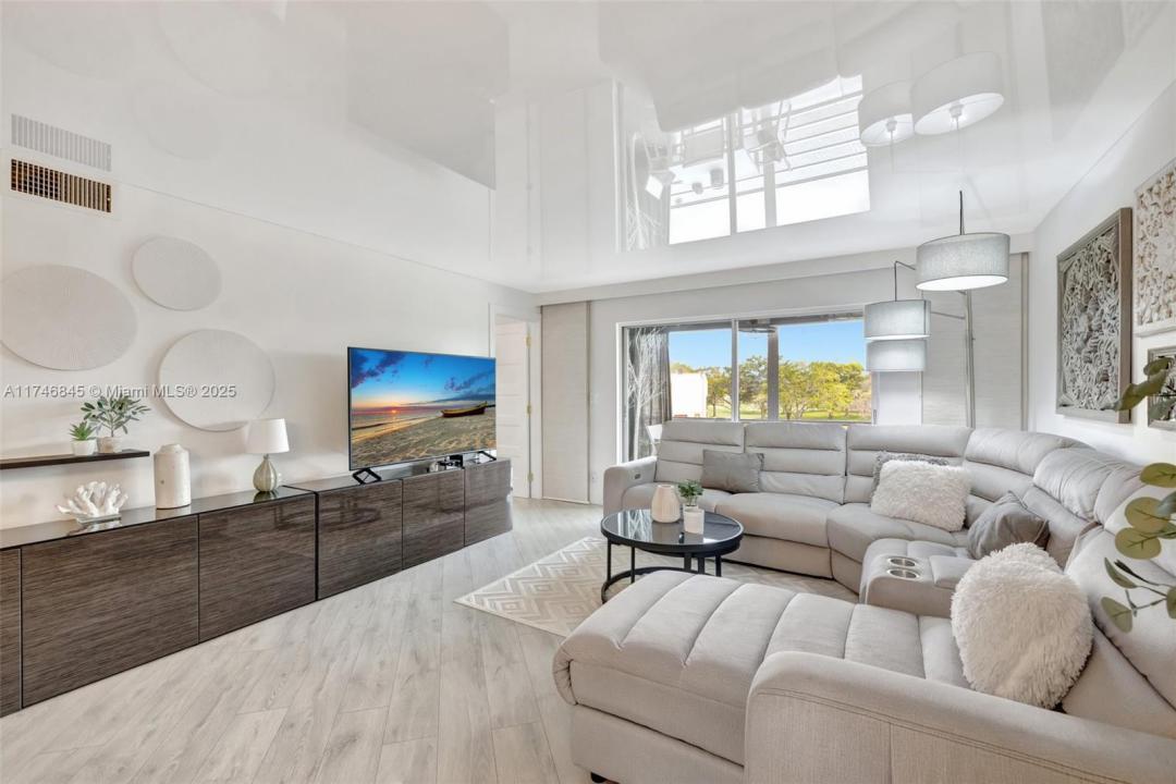 9241 Sunrise Lakes Blvd 308, Sunrise, Florida 33322, Stati Uniti
