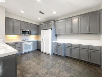 Village Square PL, Pleasant Hill, 加州 94523, 美國