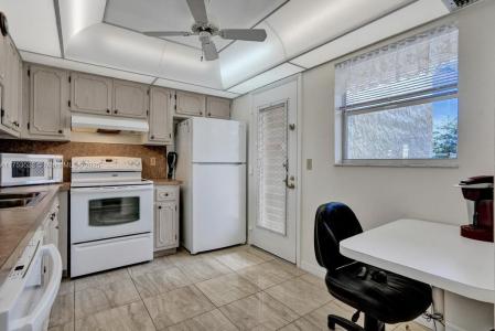 205 SE 11th Ter 203, Dania Beach, Florida 33004, USA