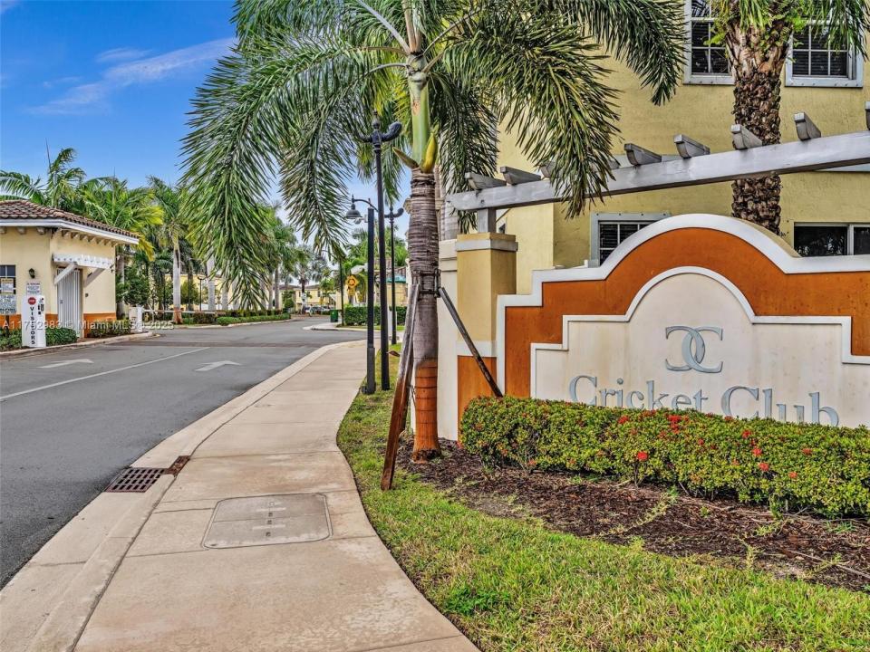 1022 NW 40th Way, Lauderhill, Florida 33313