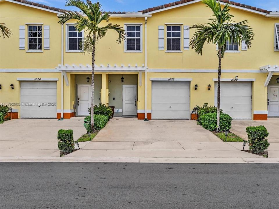 1022 NW 40th Way, Lauderhill, Florida 33313