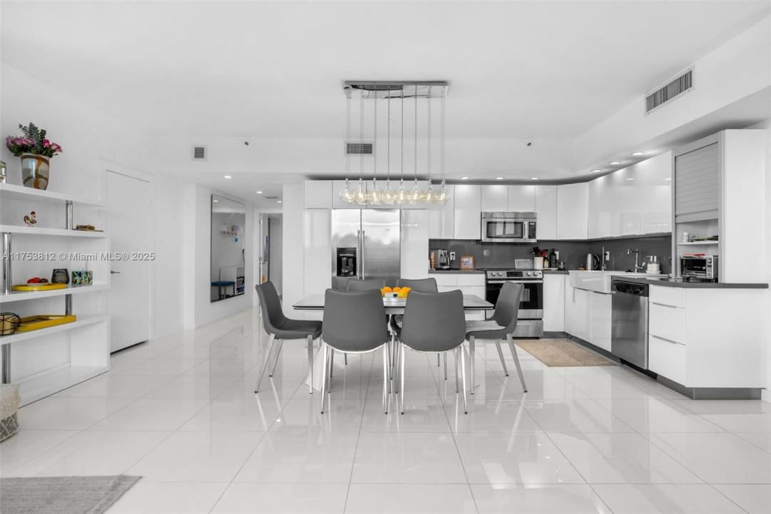 445 Poinciana Dr 1530, Sunny Isles Beach, Florida 33160, HOA KỲ