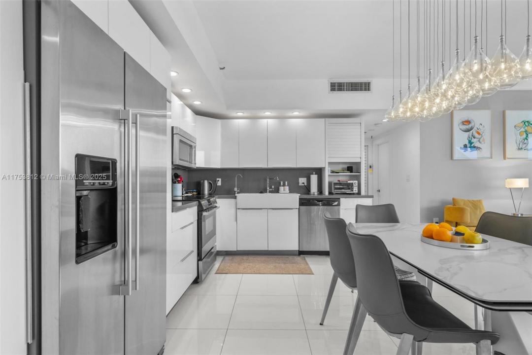 445 Poinciana Dr 1530, Sunny Isles Beach, Florida 33160, HOA KỲ