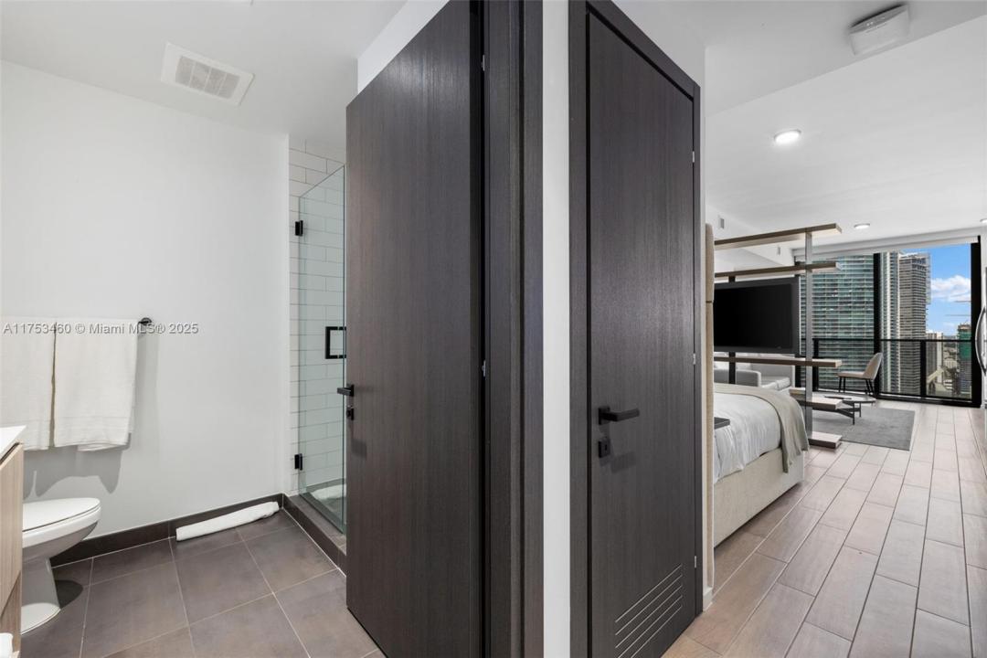 398 NE 5th St 2904, Miami, Florida 33132, USA