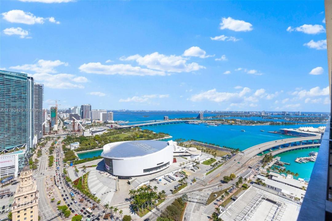 398 NE 5th St 3204, Miami, Florida 33132, USA