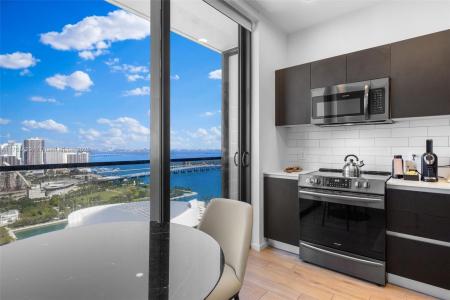 398 NE 5th St 3204, Miami, Florida 33132, USA