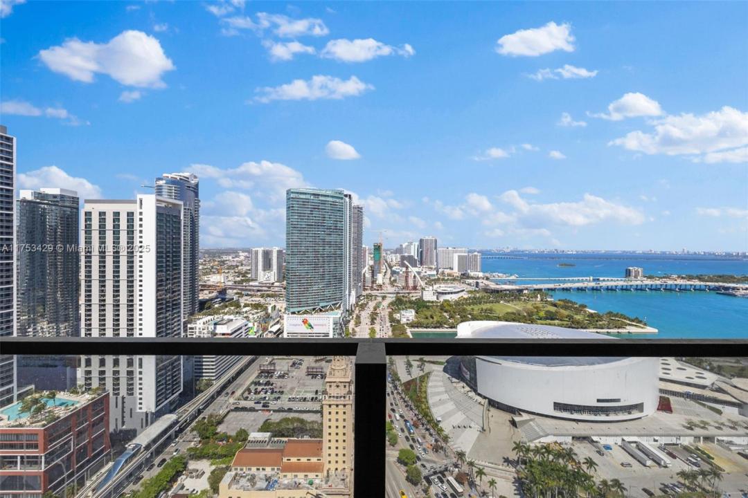 398 NE 5th St 3204, Miami, Florida 33132, USA