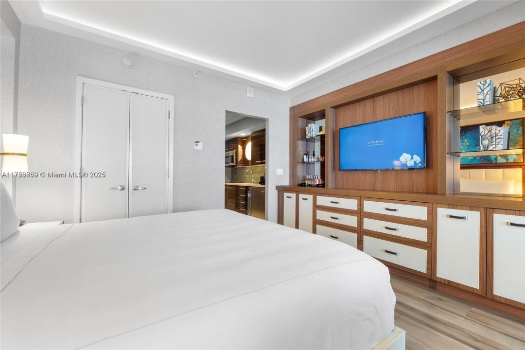 551 N Fort Lauderdale Beach Blvd R1810, Fort Lauderdale, Florida 33304, Stati Uniti
