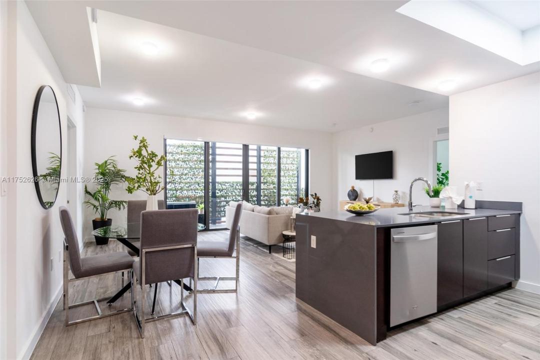 2955 Bird Ave, Miami, Florida 33133, HOA KỲ