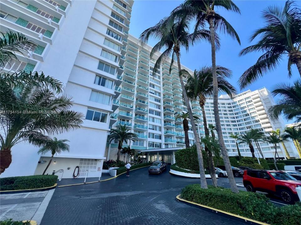 1000 West Ave 908, Miami Beach, Florida 33139, USA
