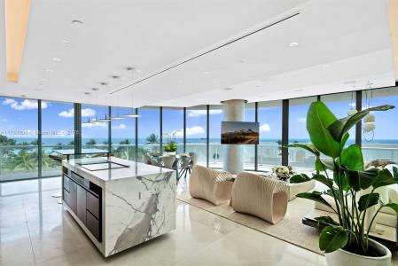 100 S Pointe Dr 606, Miami Beach, Florida 33139, USA
