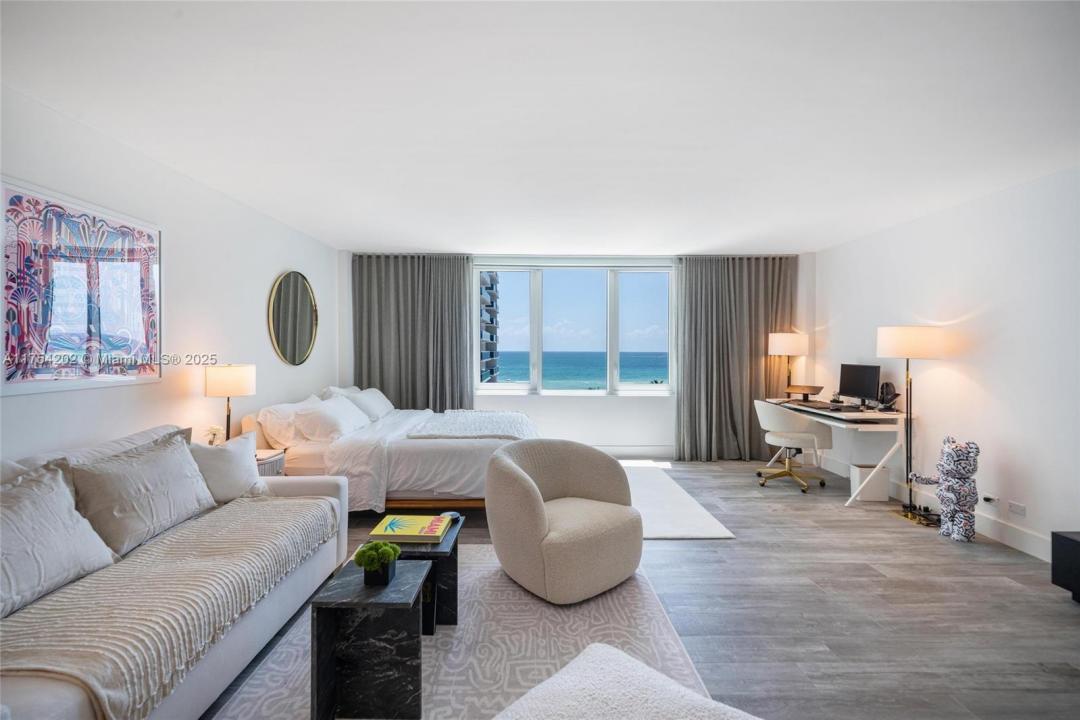 2301 Collins Ave 742, Miami Beach, Floryda 33139, USA