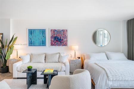 2301 Collins Ave 742, Miami Beach, Florida 33139, USA